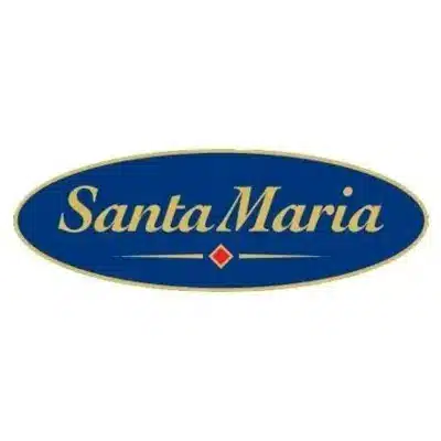 Santa Maria Logo mit gelbem kursivem Text auf blauem ovalem Hintergrund und einer kleinen roten Raute unter dem Text.